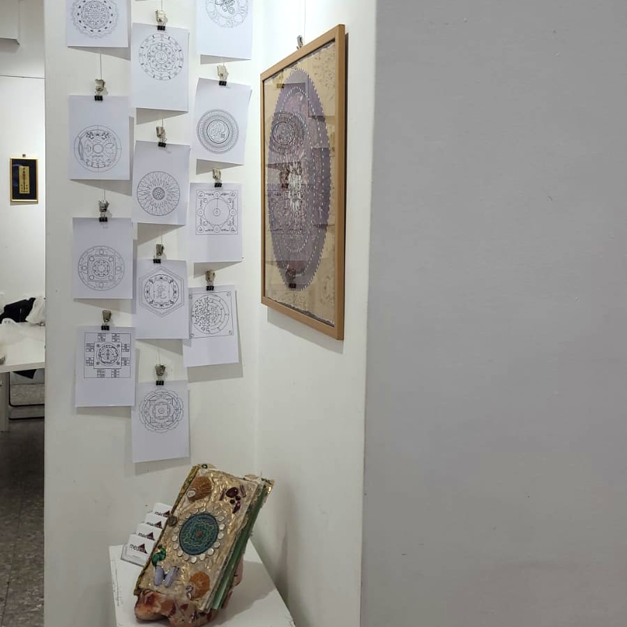 Allestimento della mostra Il Cerchio Magico alla Galleria Medina di Roma 2022